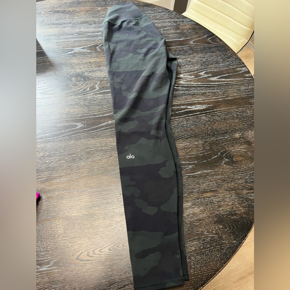 Alo Yoga leggings, SIZE LARGE